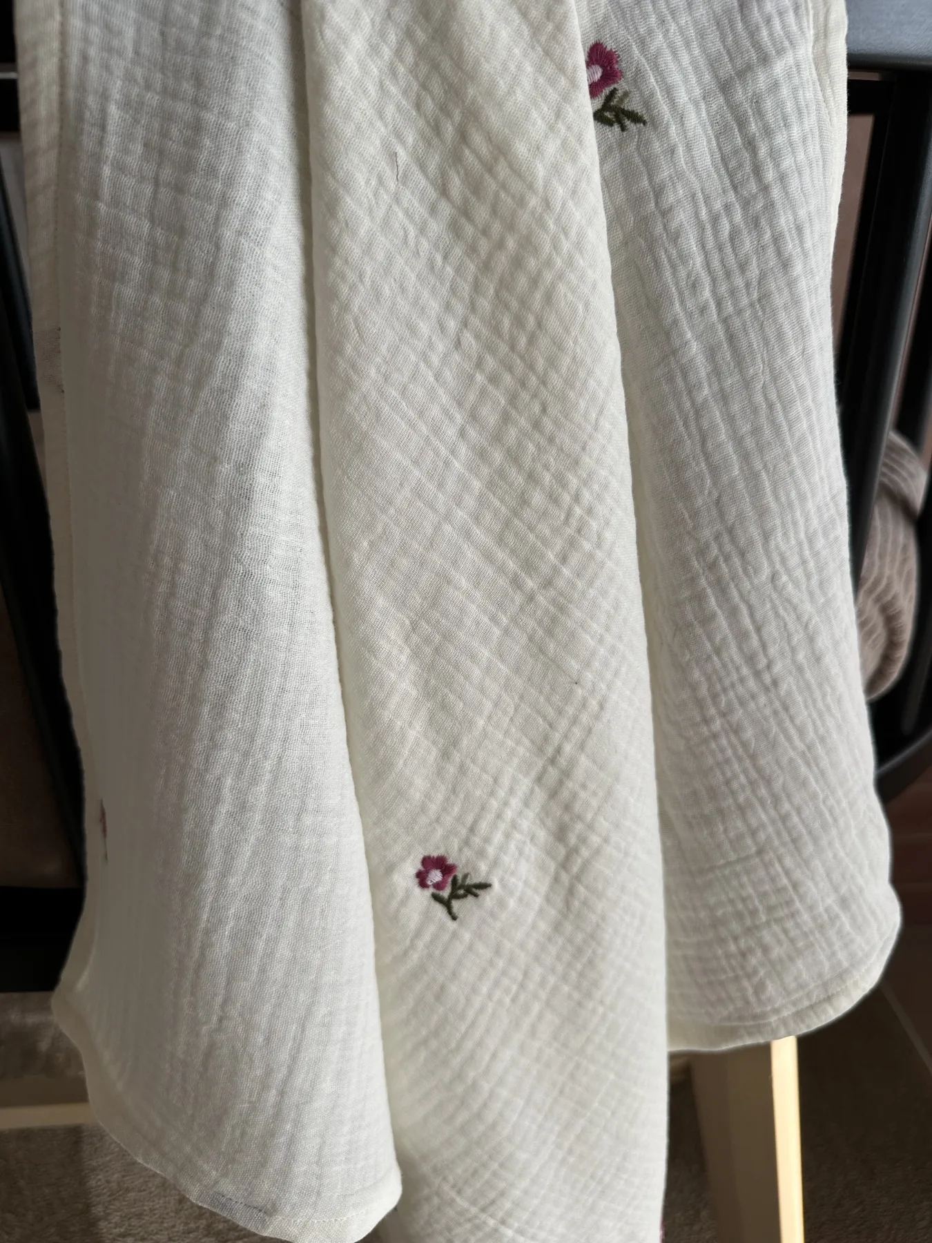 Hydrofiele doek  - Geborduurde bloem wit/fuchsia