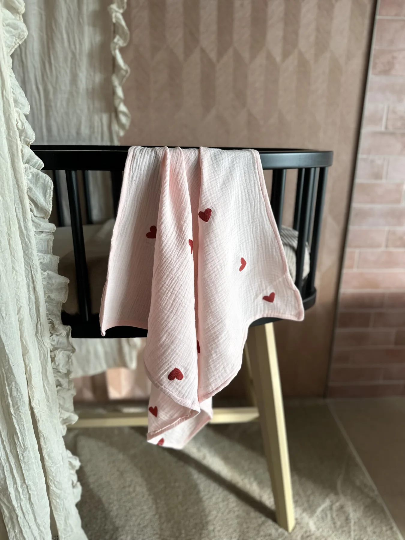Hydrofiele doek - Broderie hartjes Roze