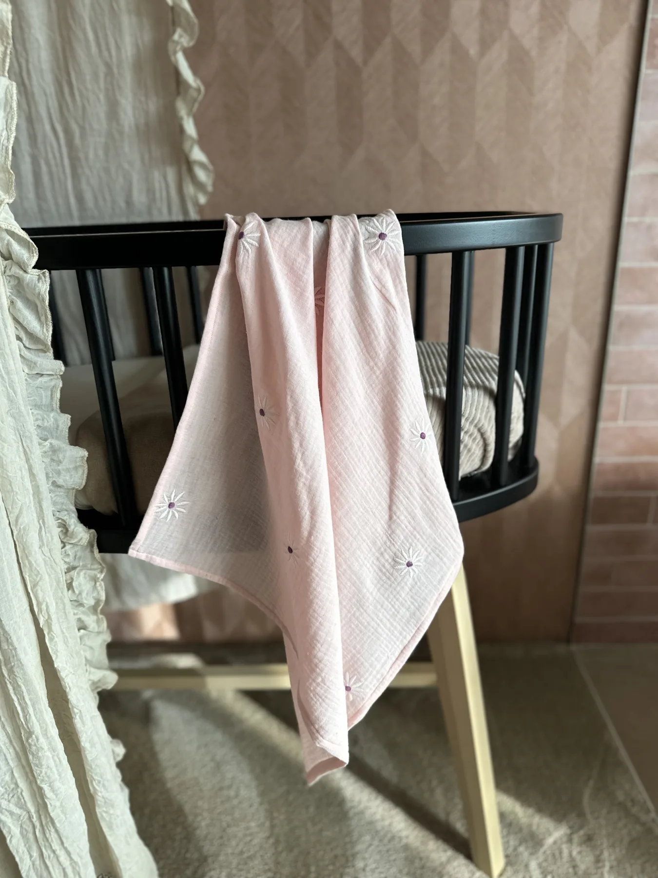 Hydrofiele doek - Geborduurde zon Roze